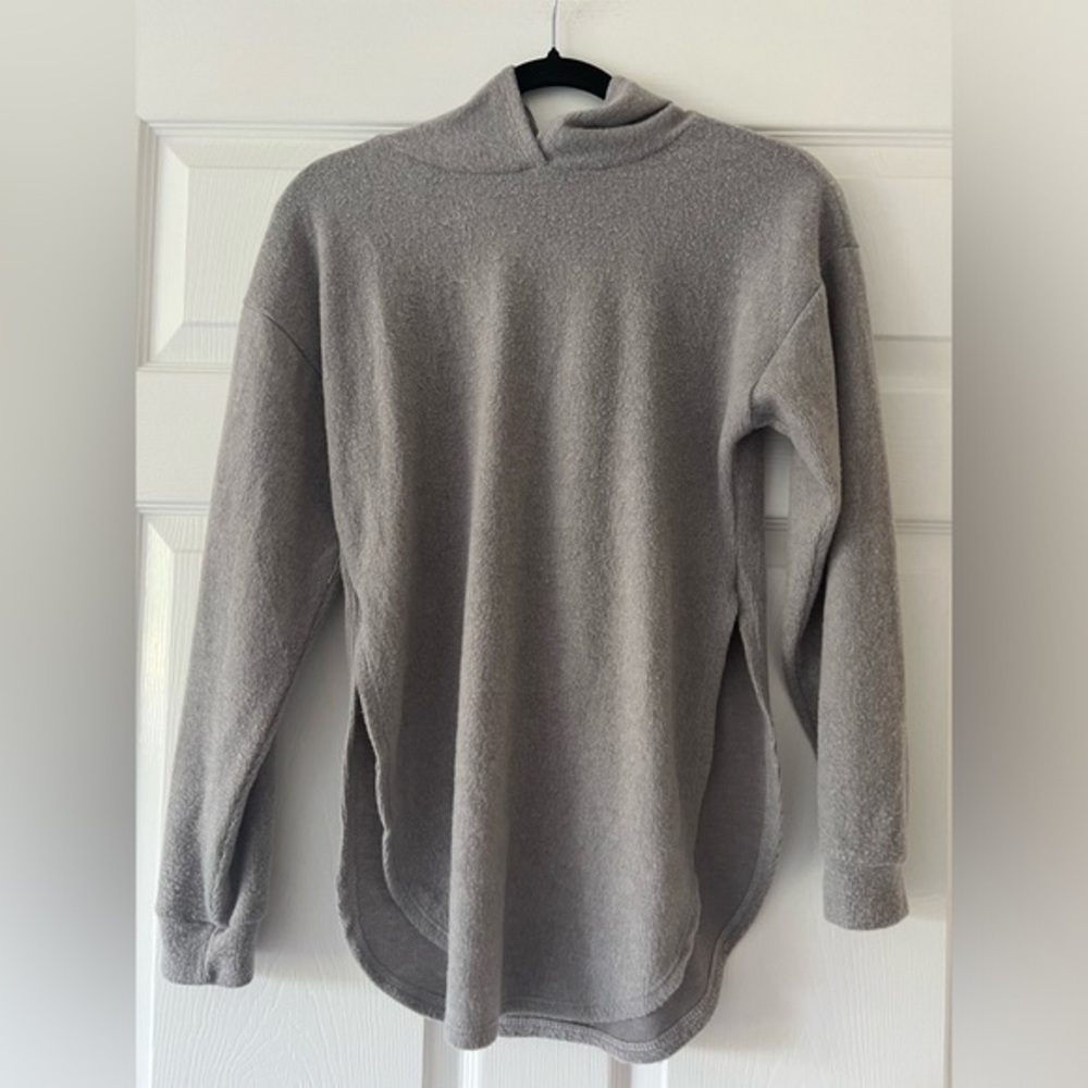 FASHION NOVA GRAY TOP SIZE S